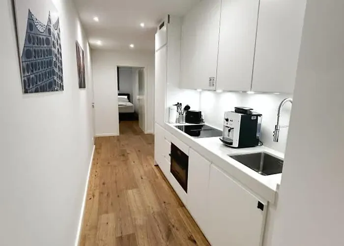 Spacious For 12 In Hamburg-Harburg