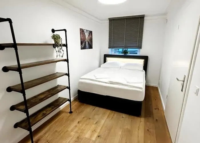Spacious For 12 In *